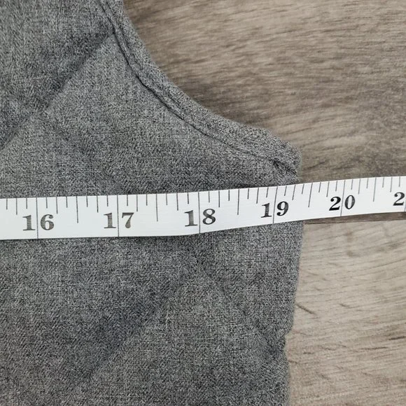 Thread & Supply Womens Vest Small Gray Quilted Full Zip Pockets Gold Outdoors - Picture 9 of 10